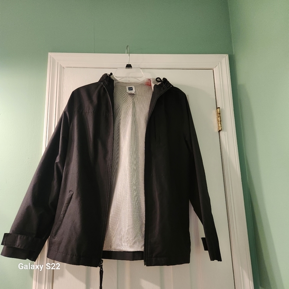 Gap womans, lightweight hooded rain jacket size medium - Picture 5 of 5